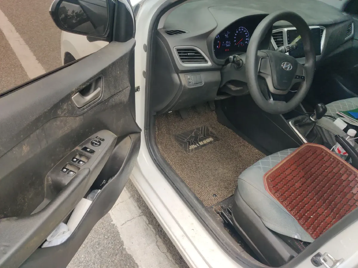 2017 Hyundai Verna RV 1.4L 100HP L4 6MT,autocango,china used car exporter,china ev exporter,chinese used car exporter,chinese used ev exporter