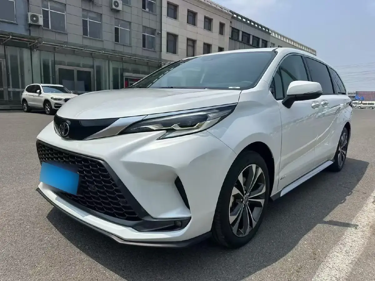 2024 Toyota Granvia 2.5L 189HP L4 E-CVT Hybrid