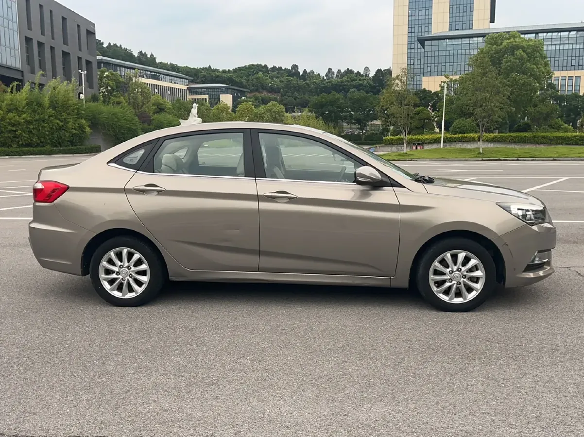 2015 ChangAn Alsvin V7 1.6L 124HP L4 5MT,autocango,china used car exporter,china ev exporter,chinese used car exporter,chinese used ev exporter
