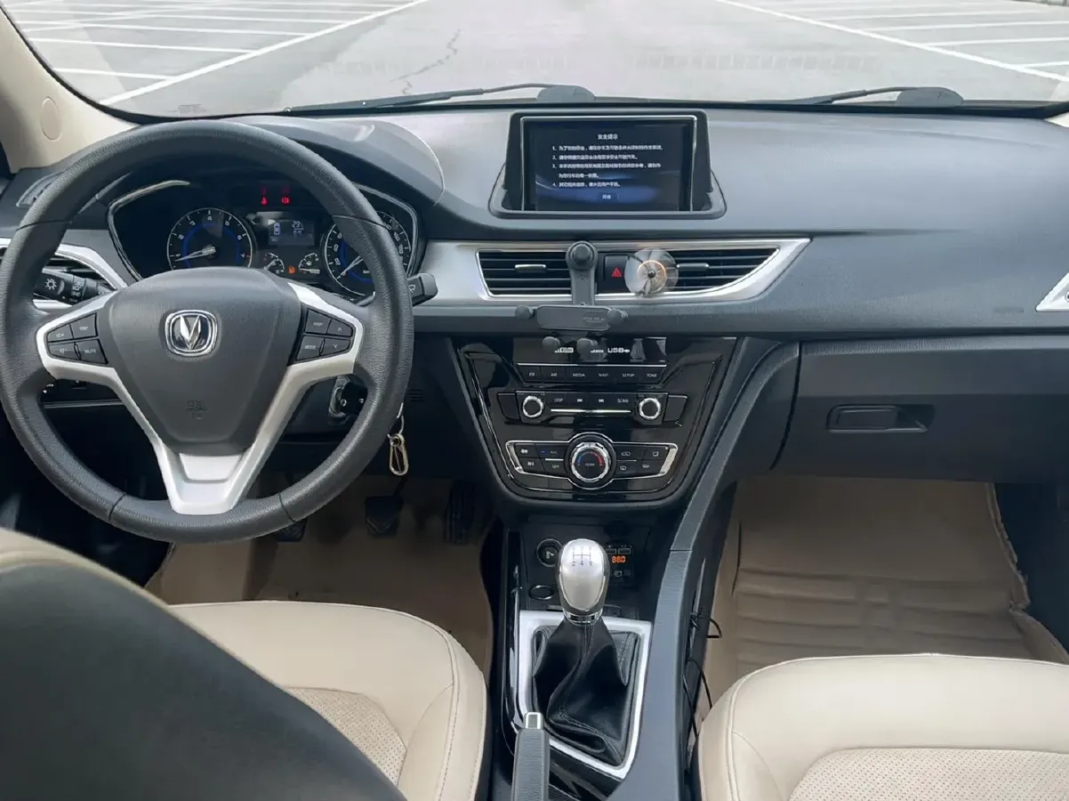 2015 ChangAn Alsvin V7 1.6L 124HP L4 5MT,autocango,china used car exporter,china ev exporter,chinese used car exporter,chinese used ev exporter