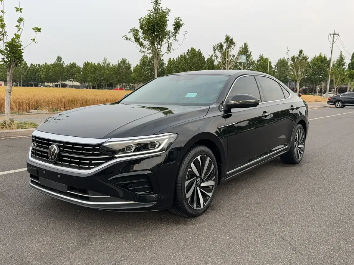 2023 Volkswagen Passat 2.0T 186HP L4 7DCT