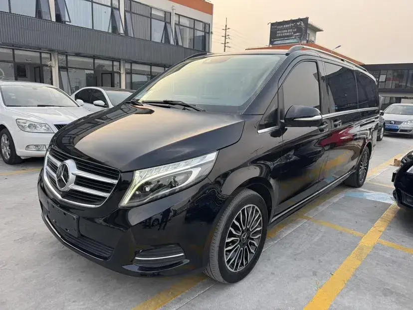 2017 Mercedes-Benz V Class 2.0T 211HP L4 7AT