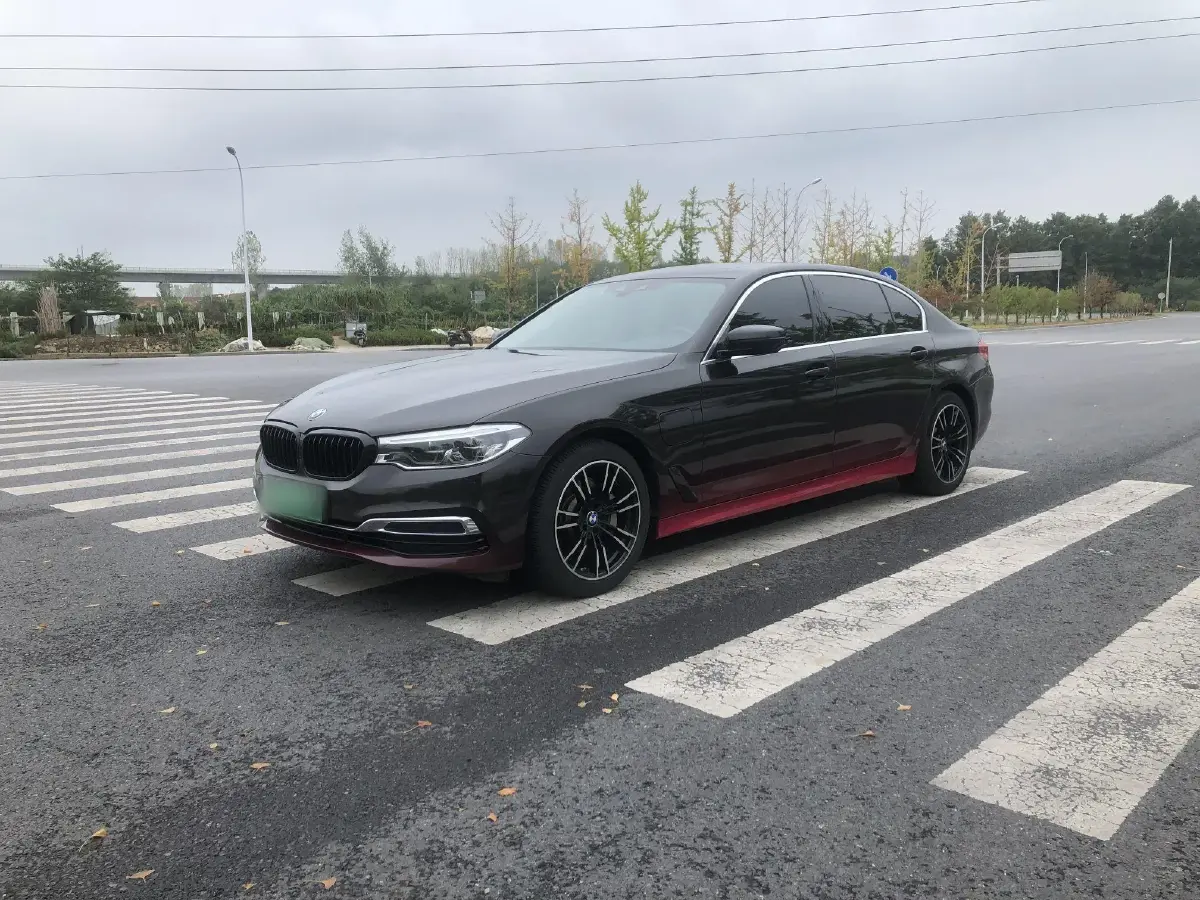 2019 BMW 5 Series 2.0T 184HP L4 8AT PHEV 13KWH