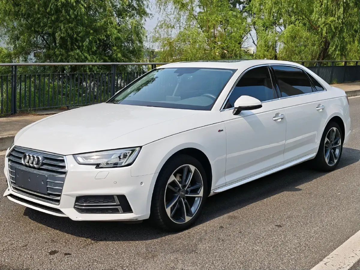 2018 Audi A4L 2.0T 190HP L4 7DCT