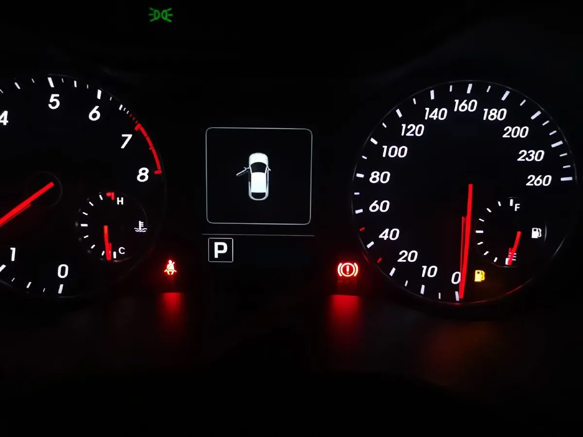 2015 Hyundai Veloster 1.6T 204HP L4 7DCT,autocango,china used car exporter,china ev exporter,chinese used car exporter,chinese used ev exporter