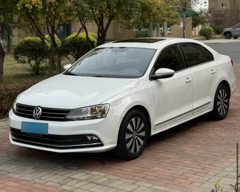 2017 Volkswagen Sagitar 1.4T 131HP L4 7DCT