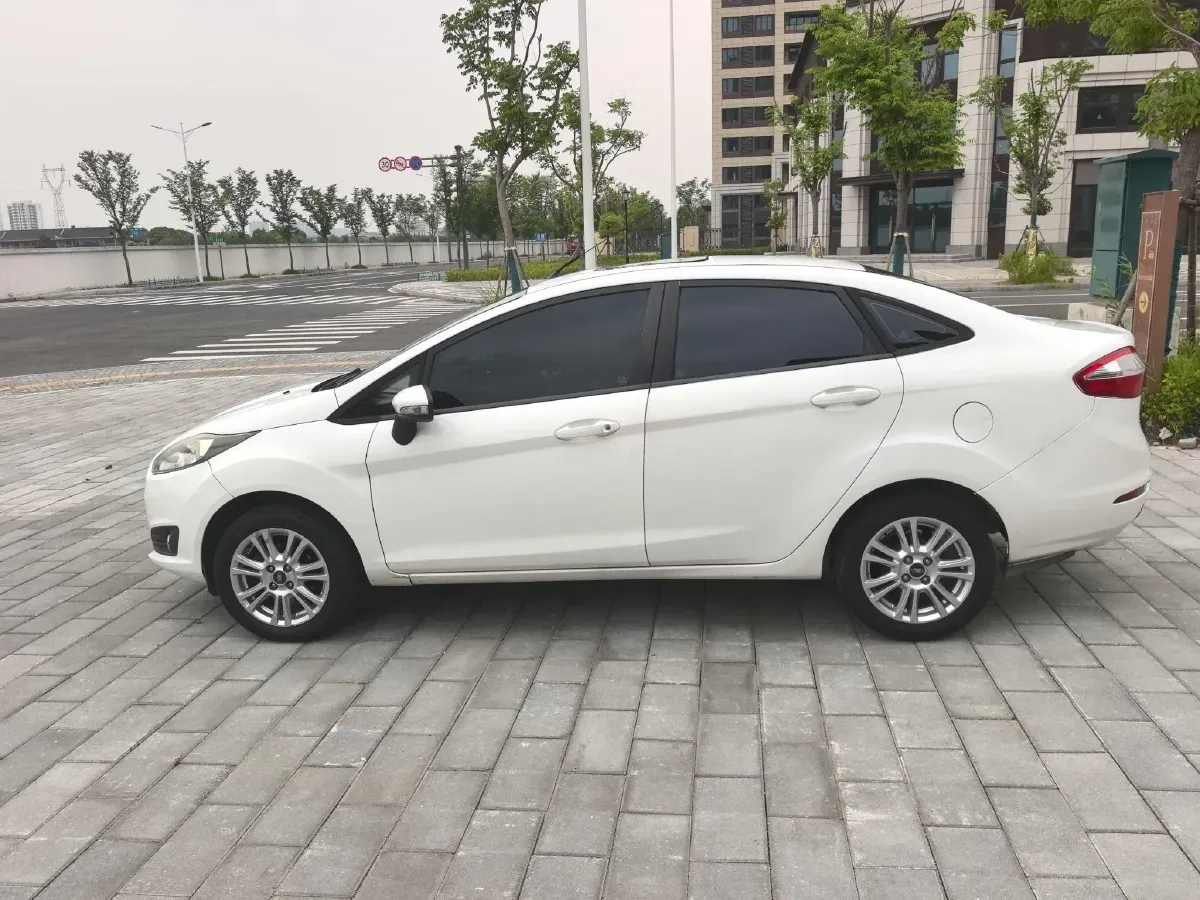 2013 Ford Fiesta 1.5L 110HP L4 6DCT,autocango,china used car exporter,china ev exporter,chinese used car exporter,chinese used ev exporter