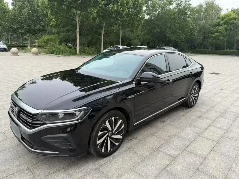 2024 Volkswagen Passat 2.0T 186HP L4 7DCT