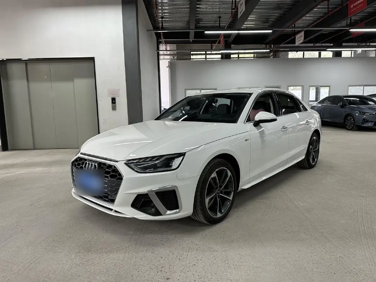 2022 Audi A4L 2.0T 190HP L4 7DCT