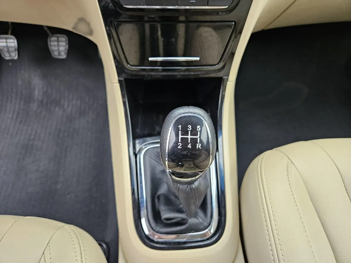 2015 Chery E3 1.5L 109HP L4 5MT,autocango,china used car exporter,china ev exporter,chinese used car exporter,chinese used ev exporter