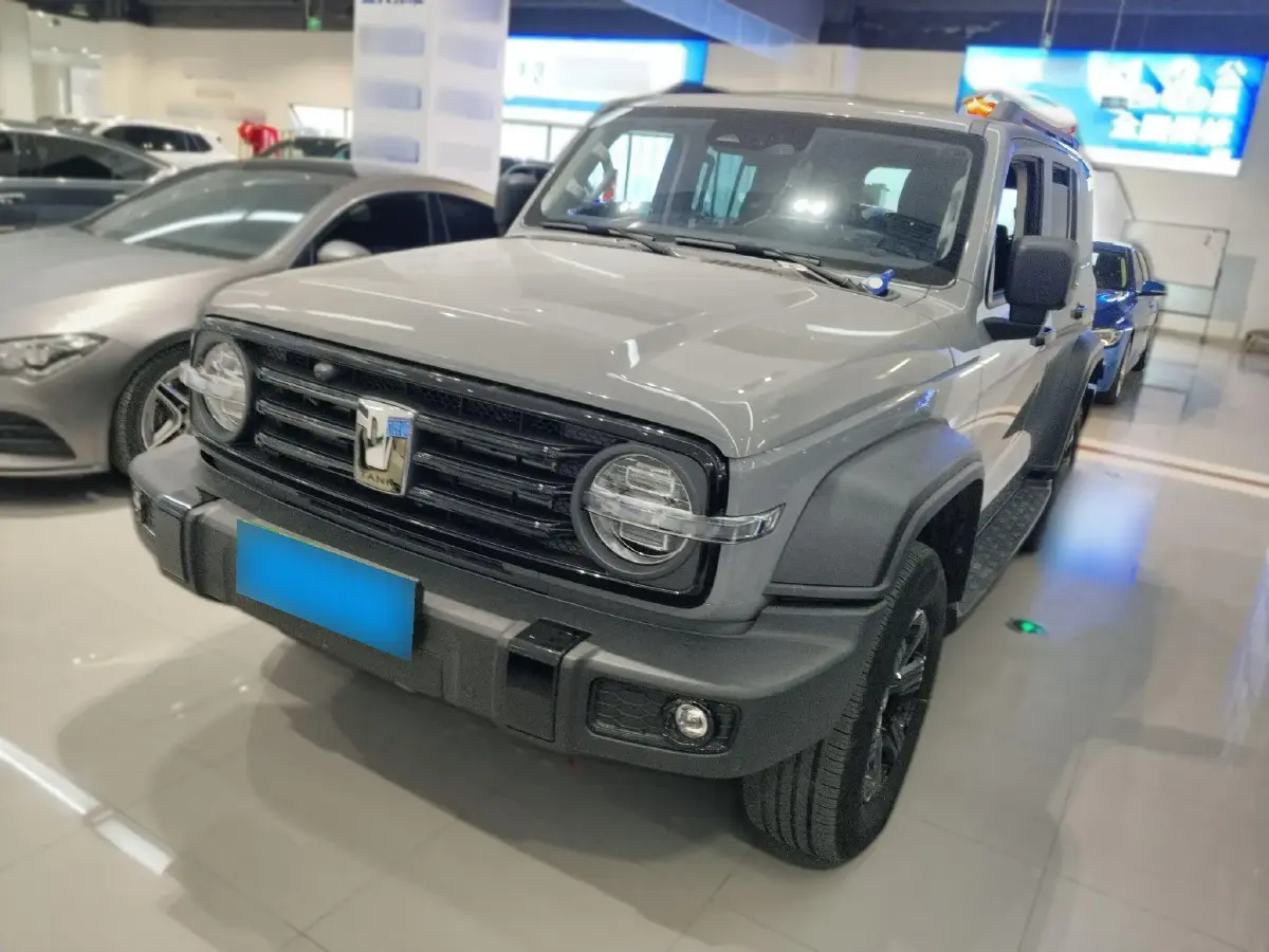 2023 Tank 300 2.0T 227HP L4 8AT