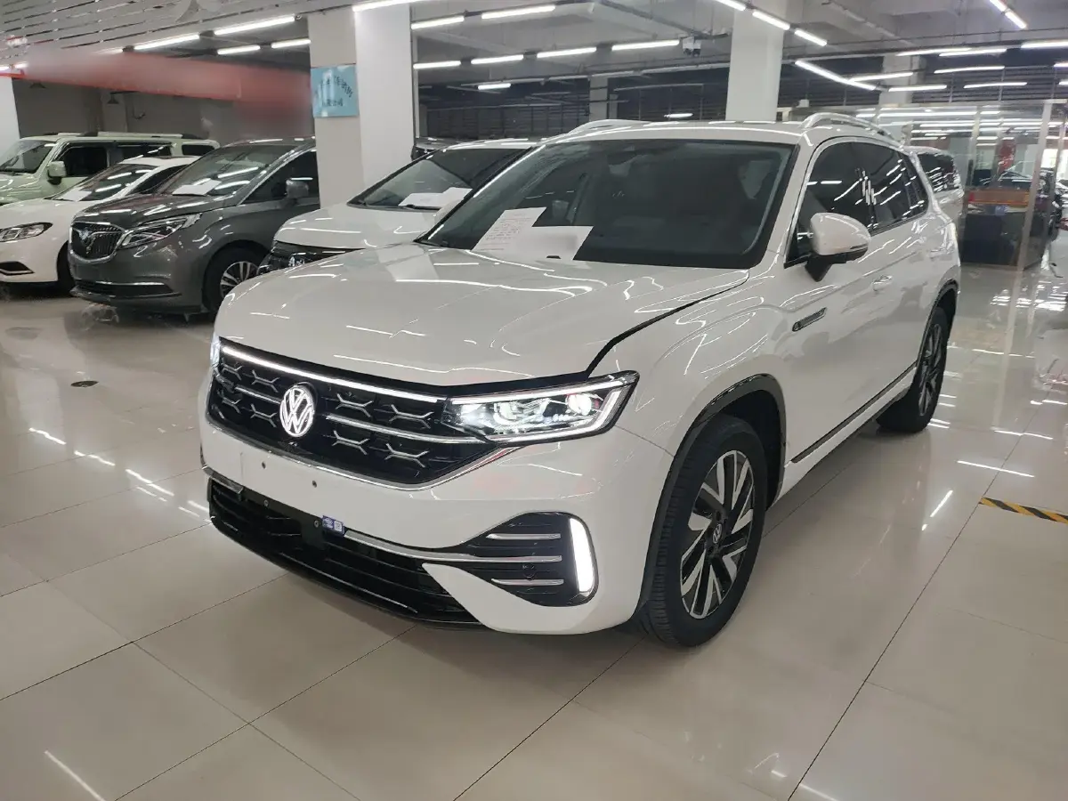 2023 Volkswagen Tayron 2.0T 220HP L4 7DCT