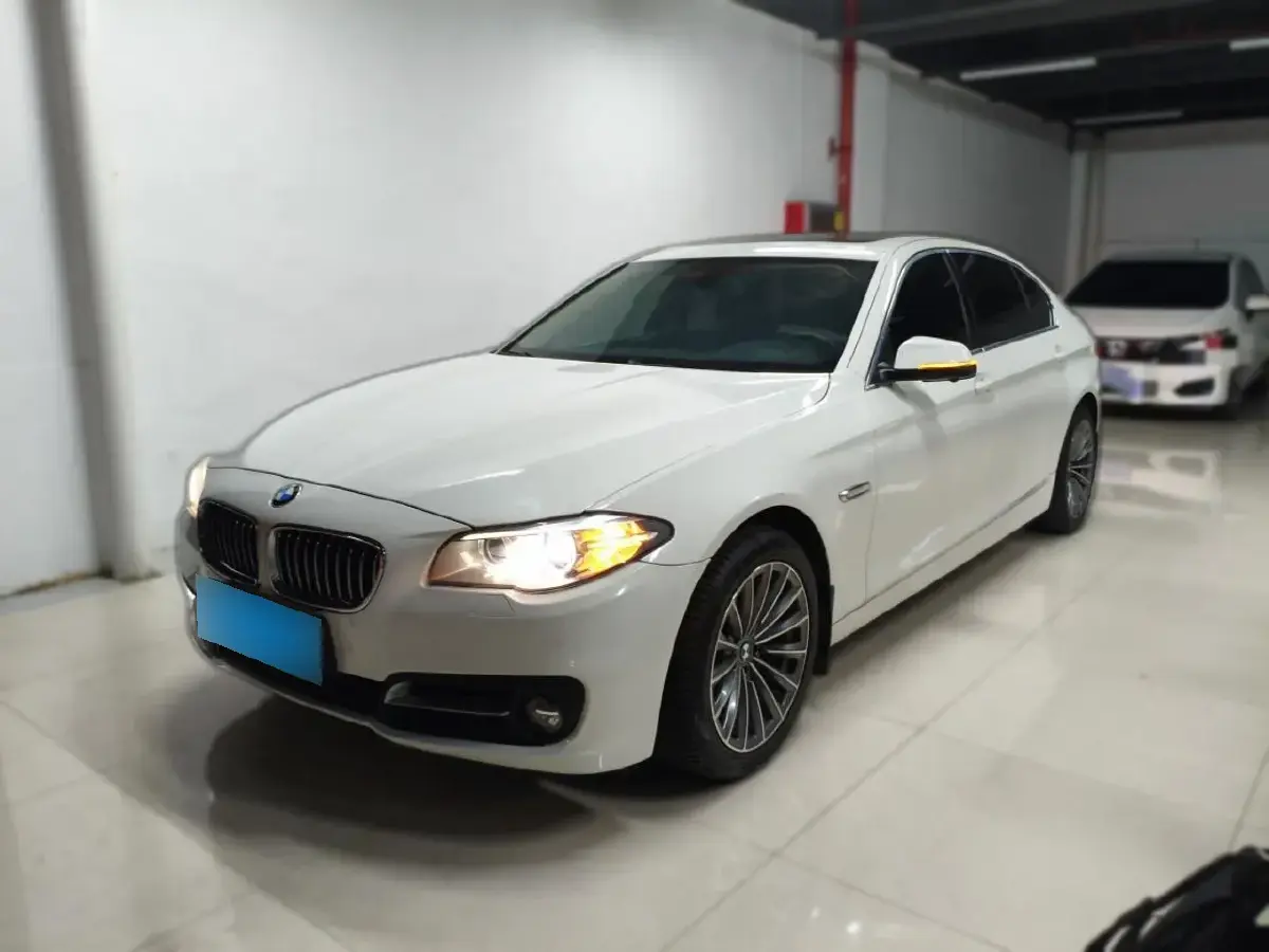 2014 BMW 5 Series 2.0T 184HP L4 8AT