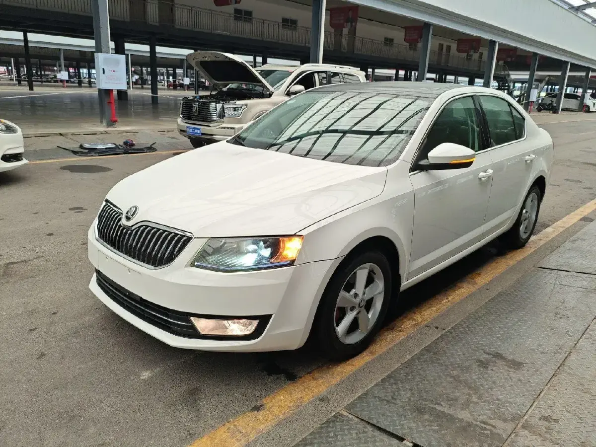 2015 Skoda Octavia 1.6L 110HP L4 5MT