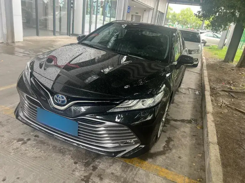 2019 Toyota Camry 2.5L 178HP L4 E-CVT Hybrid