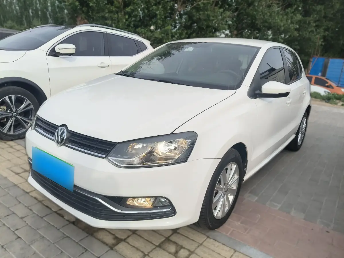 2014 Volkswagen Polo 1.4L 90HP L4 6AT