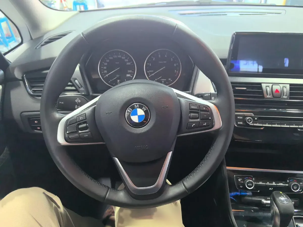 2015 BMW 2 Series SUV 1.5T 136HP L3 6AT,autocango,china used car exporter,china ev exporter,chinese used car exporter,chinese used ev exporter