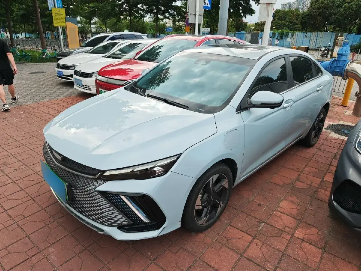 2022 Geely Emgrand L HiP 1.5T 181HP L4 3DHT PHEV 15.5KWH