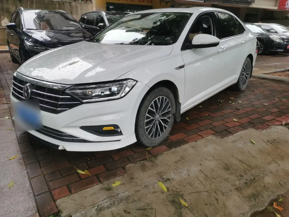 2020 Volkswagen Sagitar 1.2T 116HP L4 7DCT