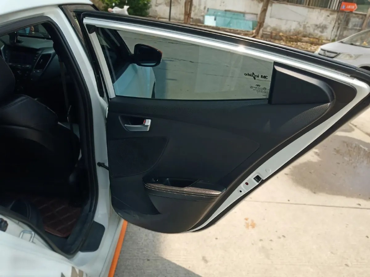 2012 Hyundai Veloster 1.6T 204HP L4 6AT,autocango,china used car exporter,china ev exporter,chinese used car exporter,chinese used ev exporter