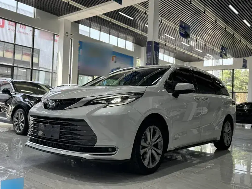 2023 Toyota Sienna 2.5L 189HP L4 E-CVT Hybrid