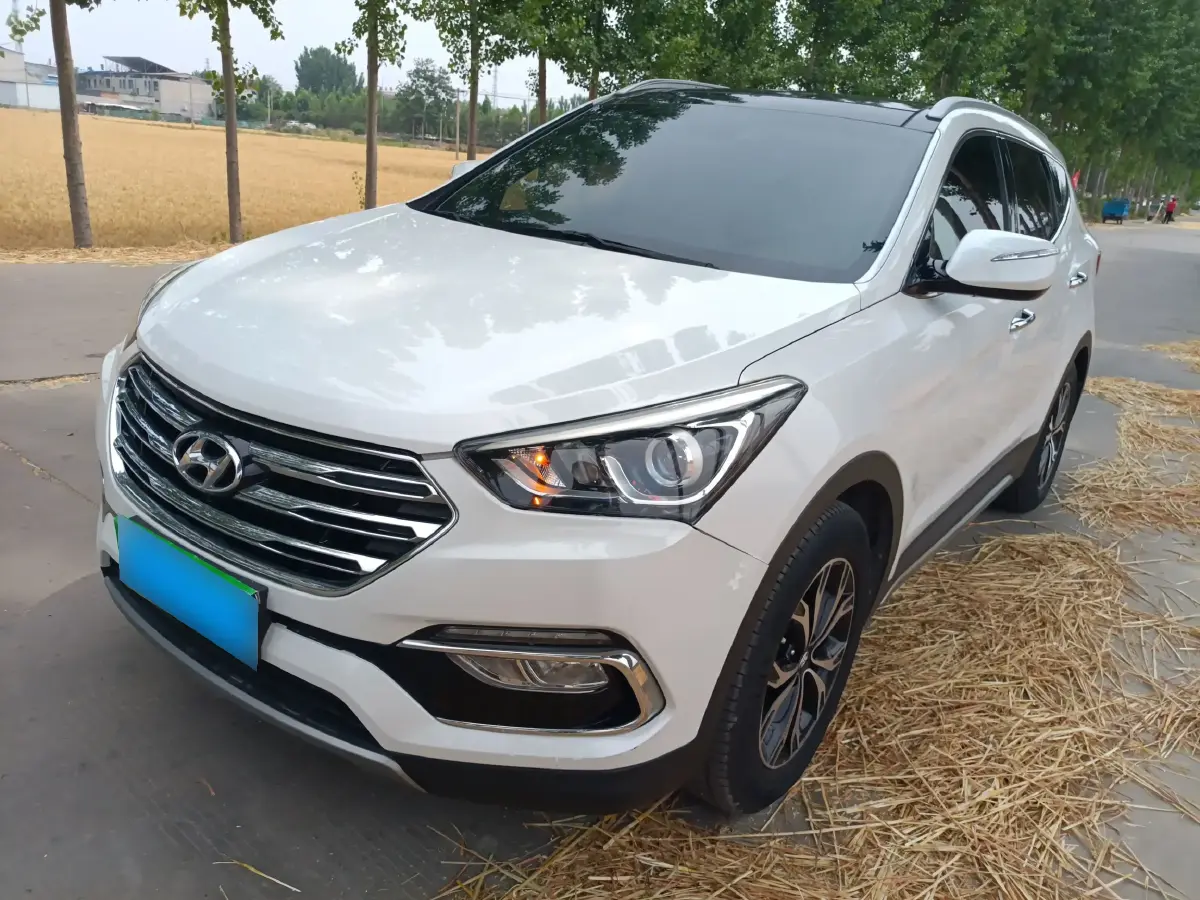 2017 Hyundai Santafe 2.0T 245HP L4 6AT