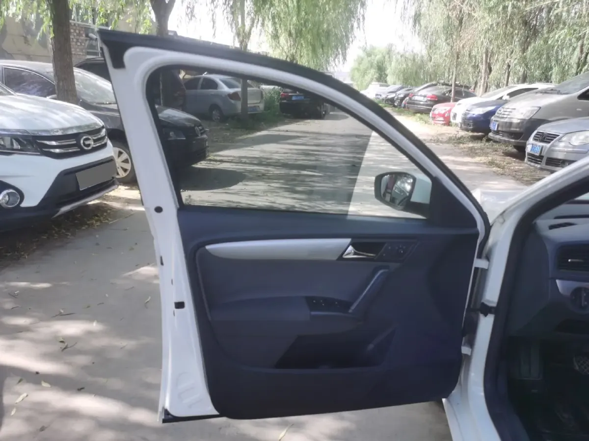 2013 Volkswagen Gran Lavida 1.6L 110HP L4 5MT,autocango,china used car exporter,china ev exporter,chinese used car exporter,chinese used ev exporter