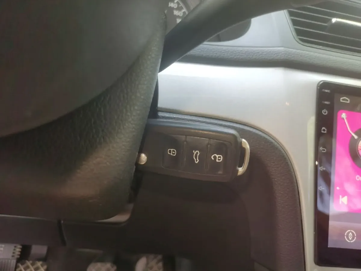 2013 Volkswagen Gran Lavida 1.6L 110HP L4 5MT,autocango,china used car exporter,china ev exporter,chinese used car exporter,chinese used ev exporter