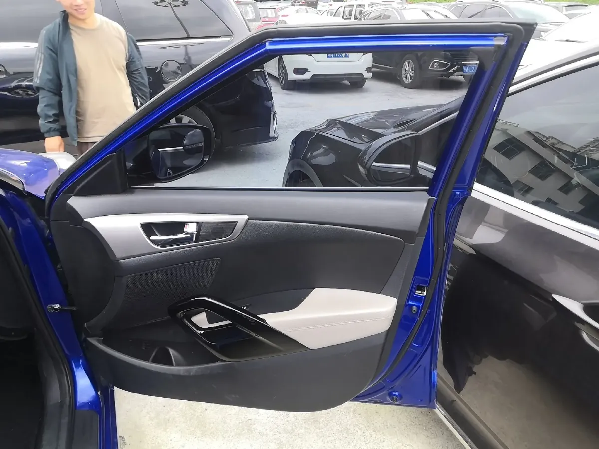 2011 Hyundai Veloster 1.6L 129HP L4 6AT,autocango,china used car exporter,china ev exporter,chinese used car exporter,chinese used ev exporter