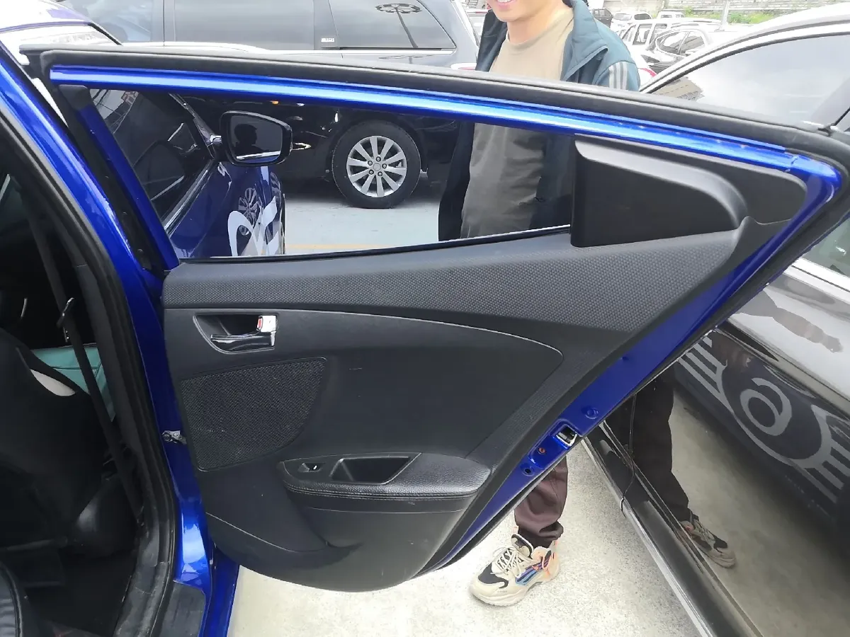 2011 Hyundai Veloster 1.6L 129HP L4 6AT,autocango,china used car exporter,china ev exporter,chinese used car exporter,chinese used ev exporter