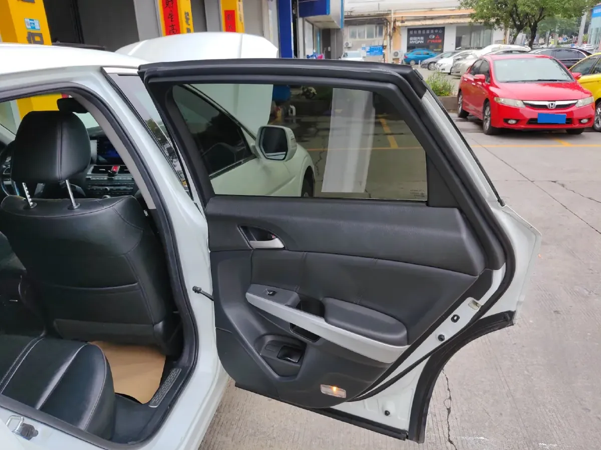 2012 Honda Crosstour 2.4L 197HP L4 5AT,autocango,china used car exporter,china ev exporter,chinese used car exporter,chinese used ev exporter