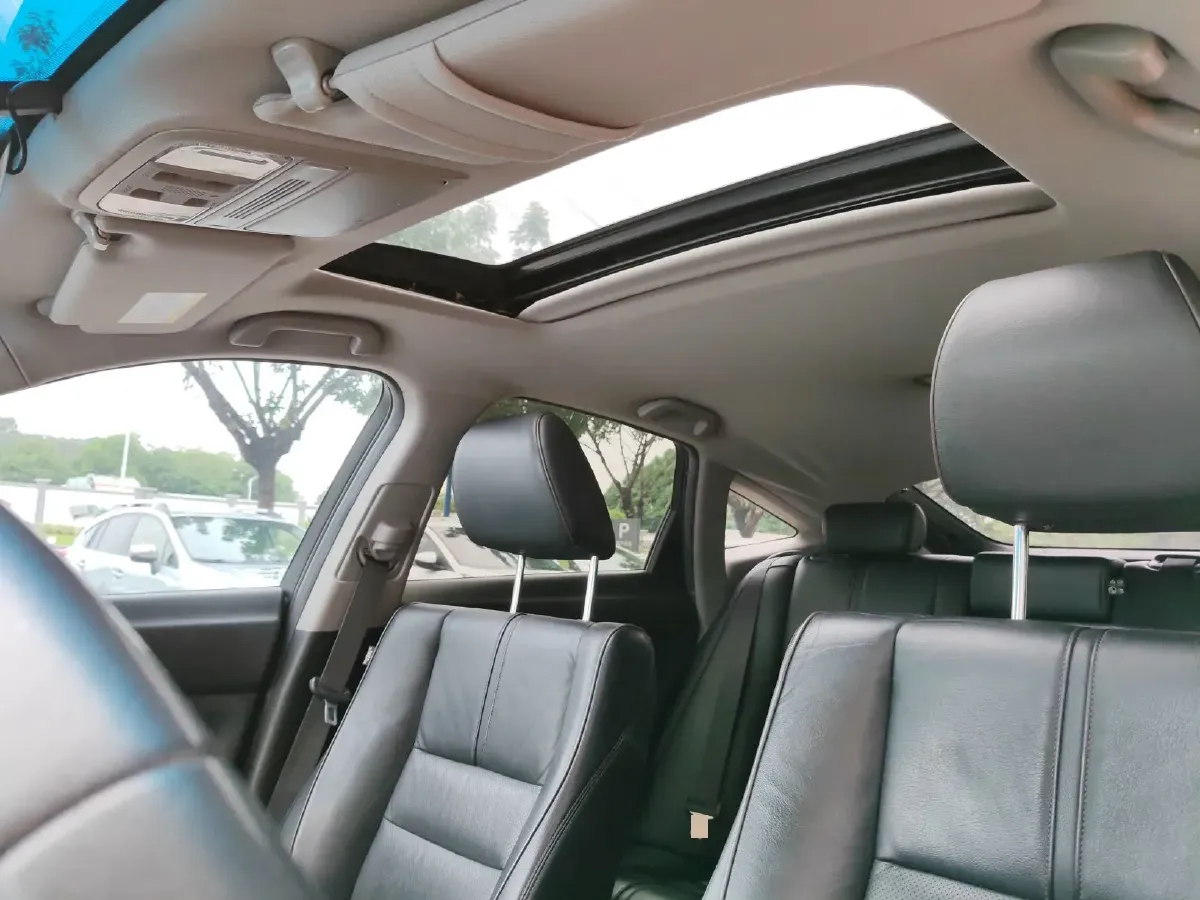 2012 Honda Crosstour 2.4L 197HP L4 5AT,autocango,china used car exporter,china ev exporter,chinese used car exporter,chinese used ev exporter