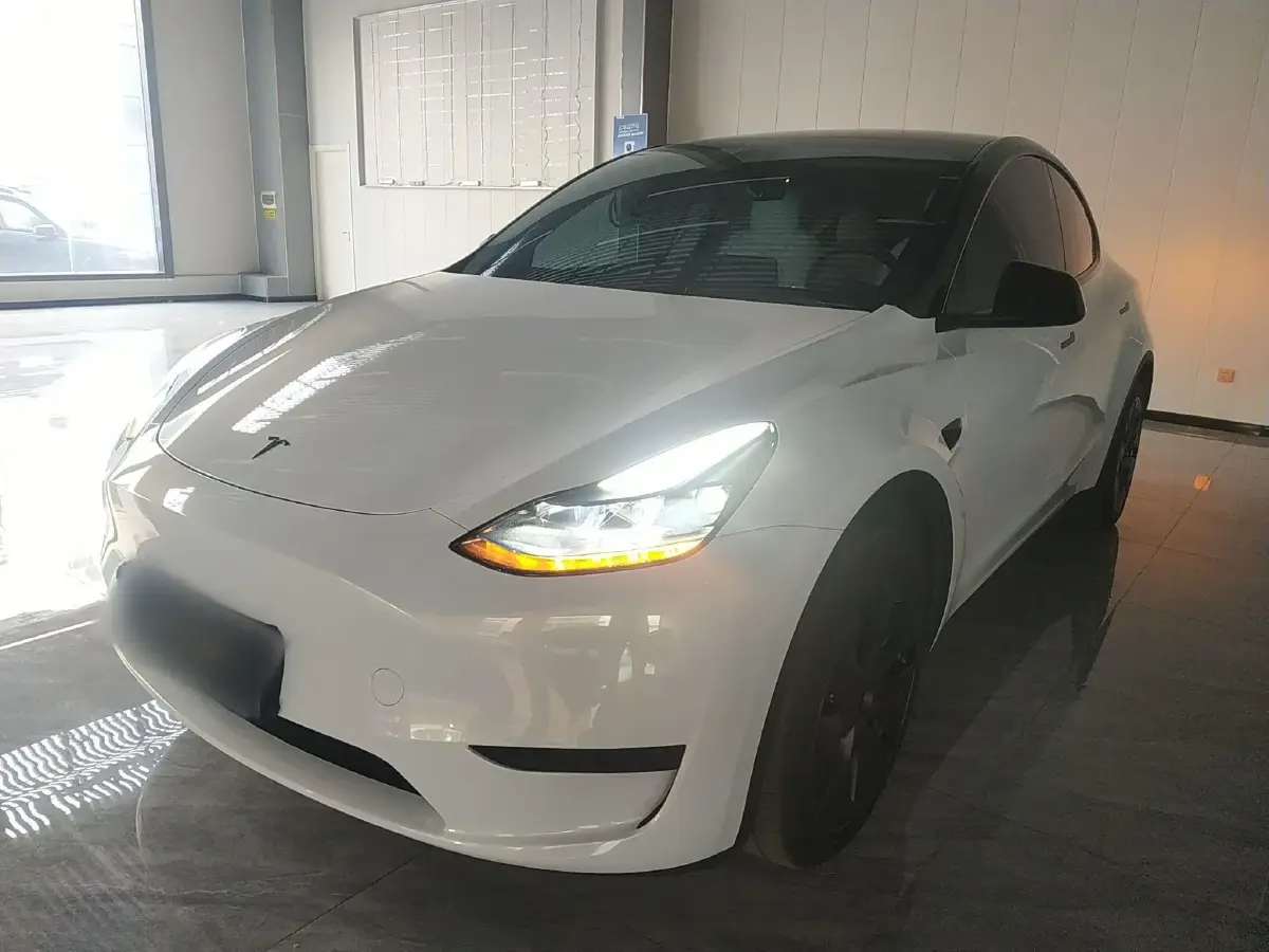 2024 Tesla Model Y BEV 60KWH