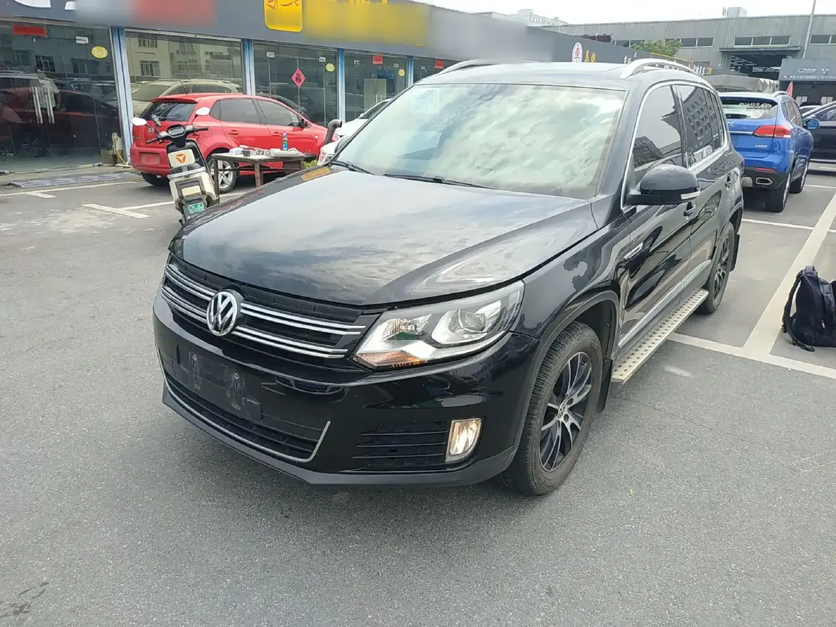 2015 Volkswagen Tiguan 2.0T 200HP L4 6AT