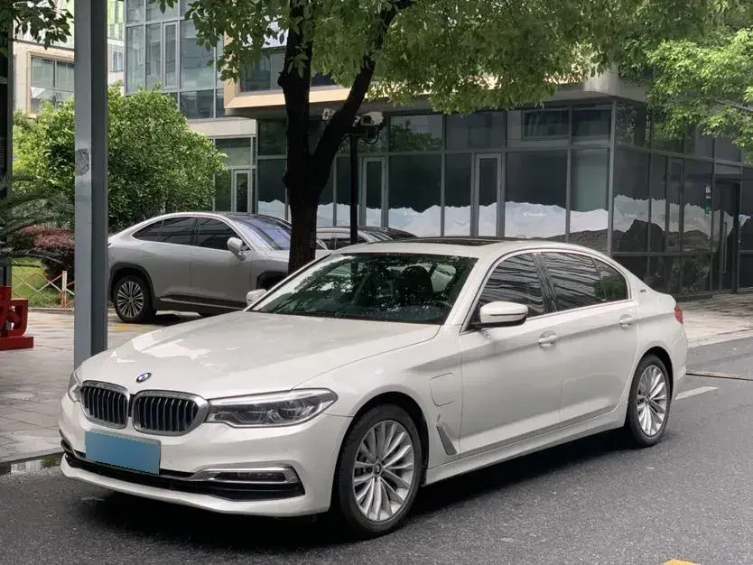 2019 BMW 5 Series 2.0T 184HP L4 8AT PHEV 13KWH