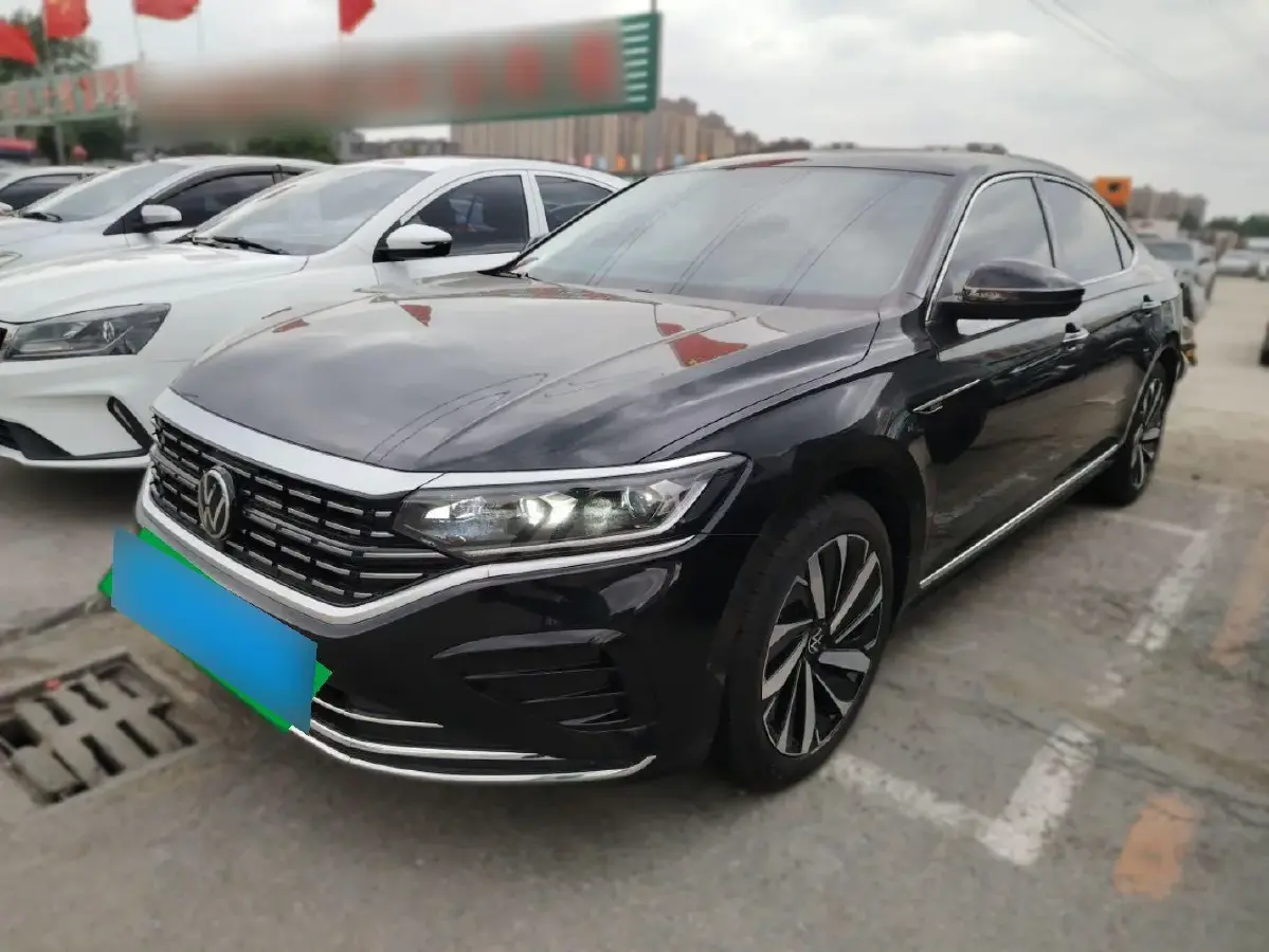 2025 Volkswagen Passat 2.0T 186HP L4 7DCT