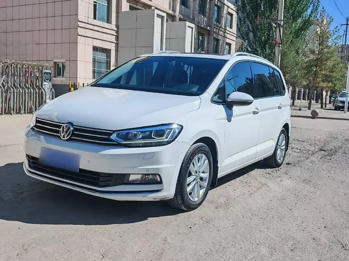 2016 Volkswagen Touran 1.4T 150HP L4 7DCT
