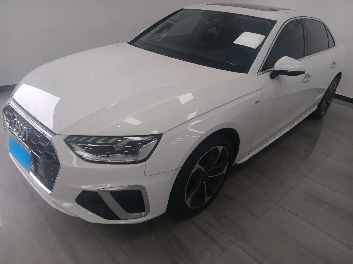 2022 Audi A4L 2.0T 190HP L4 7DCT