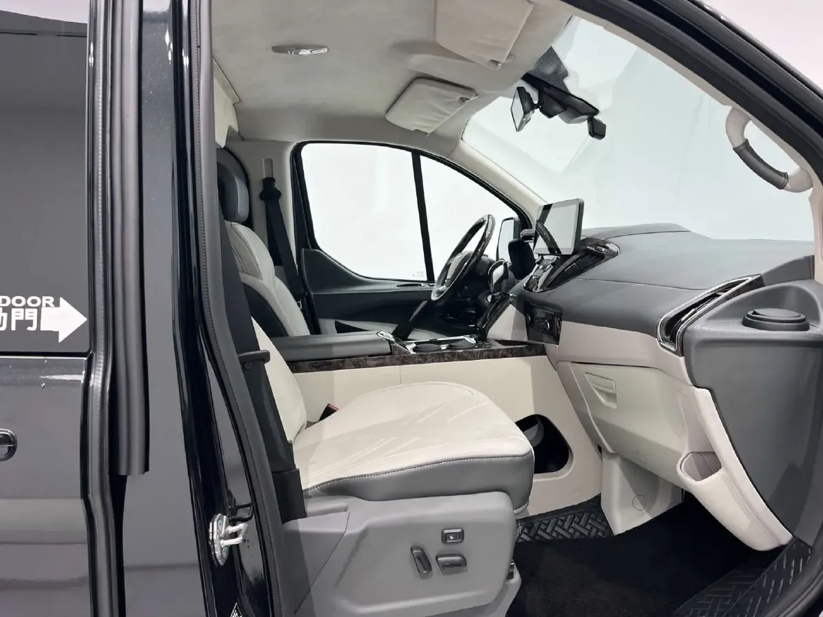 2020 Ford Tourneo 2.0T 203HP L4 6AT,autocango,china used car exporter,china ev exporter,chinese used car exporter,chinese used ev exporter