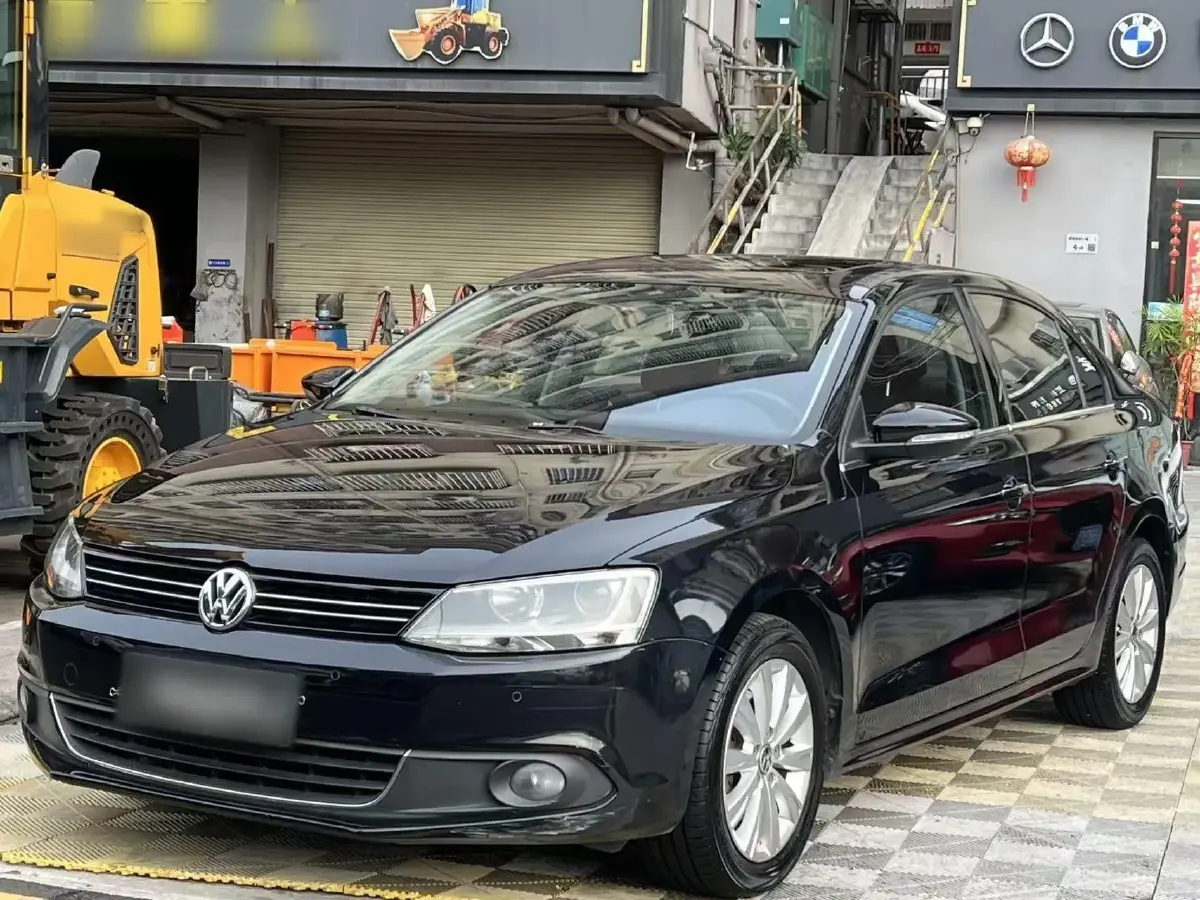 2012 Volkswagen Sagitar 1.4T 131HP L4 7DCT