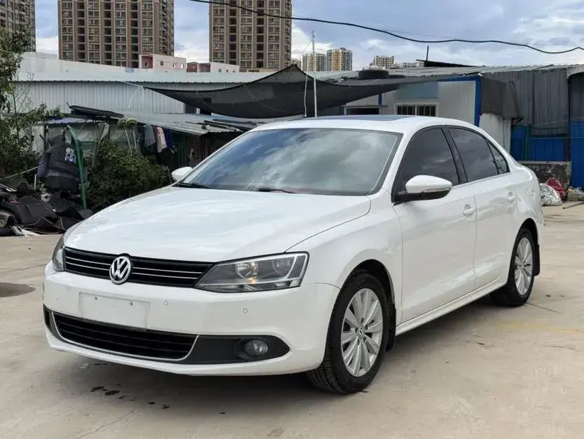 2014 Volkswagen Sagitar 1.4T 131HP L4 7DCT