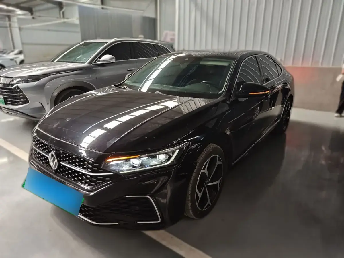 2023 Volkswagen Passat 2.0T 186HP L4 7DCT