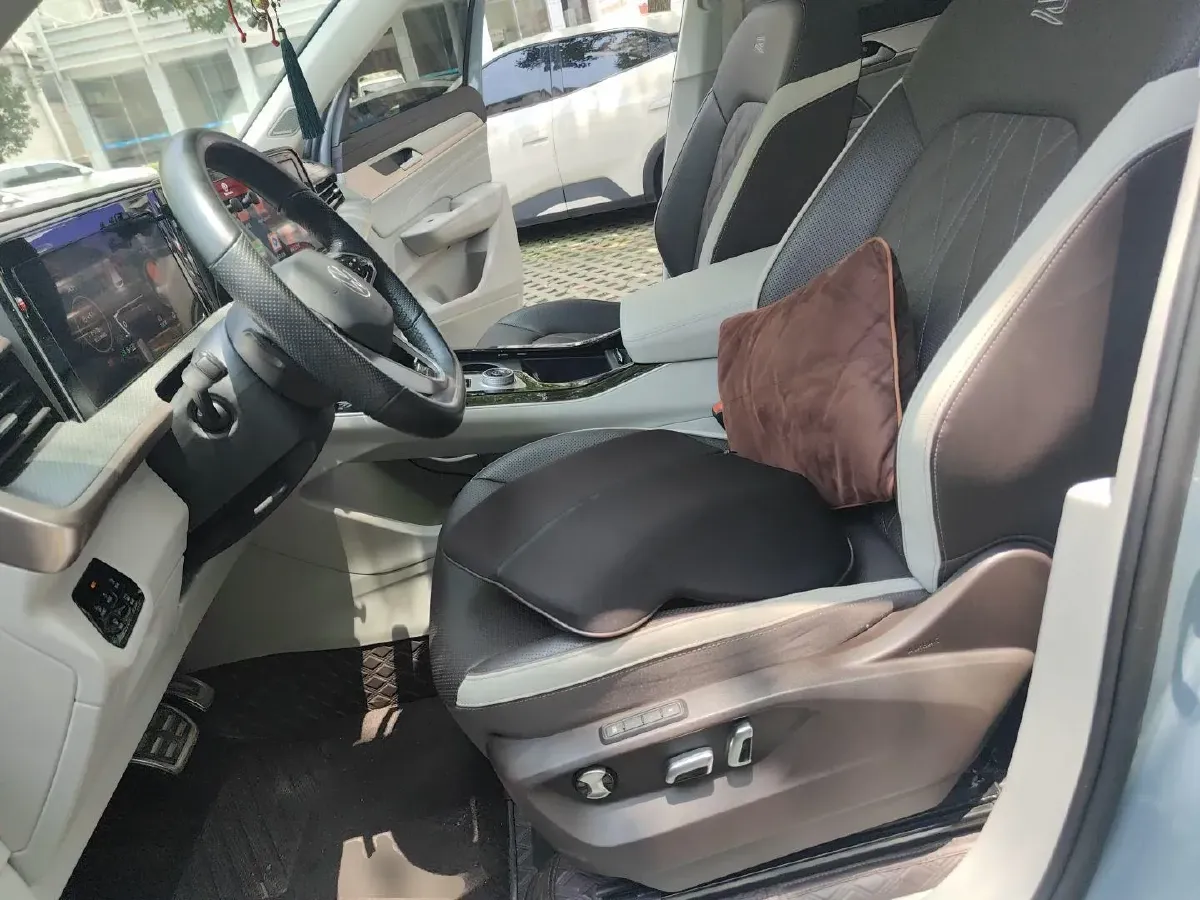 2023 Volkswagen Tavendor 2.0T 220HP L4 7DCT,autocango,china used car exporter,china ev exporter,chinese used car exporter,chinese used ev exporter