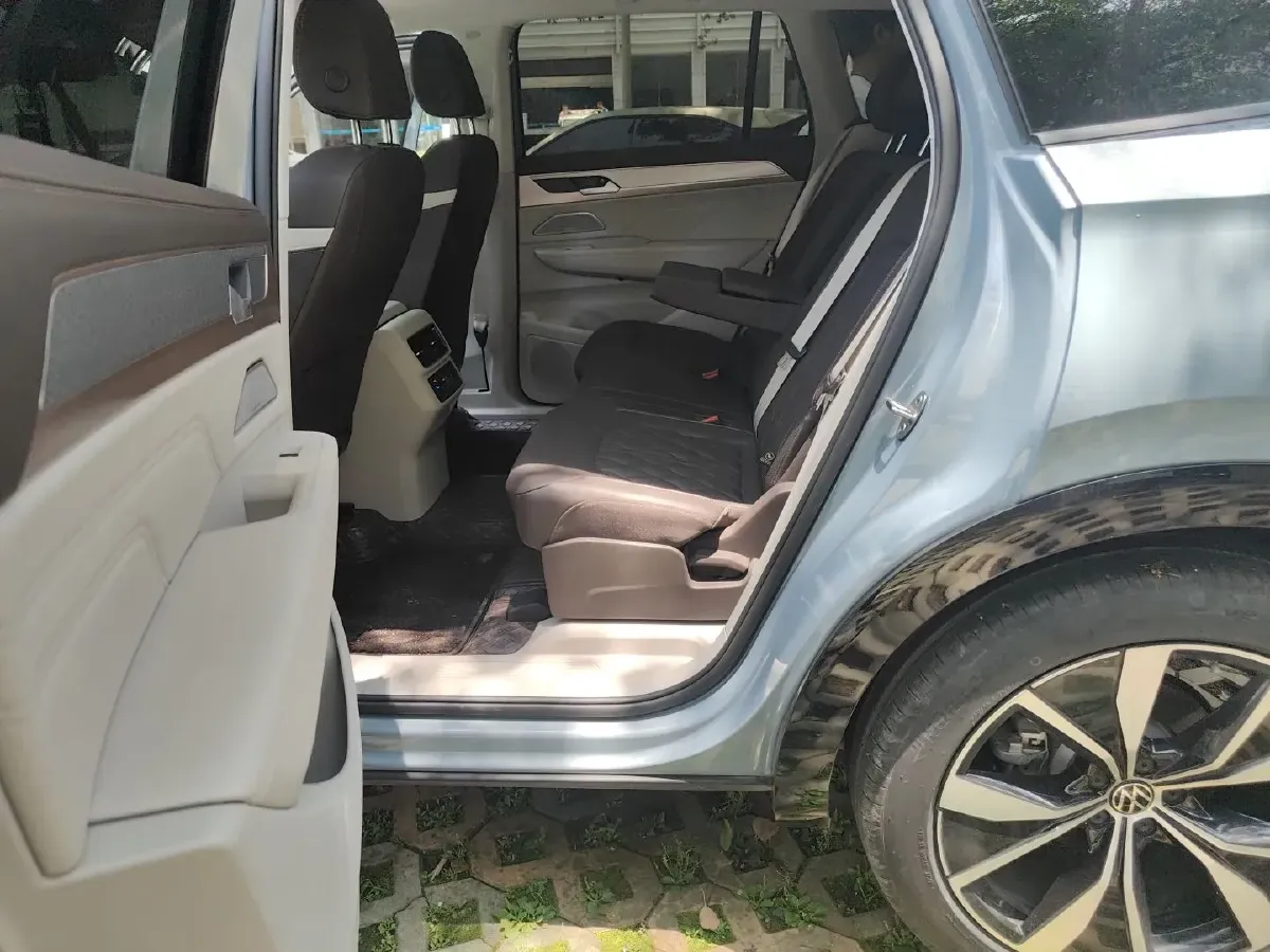 2023 Volkswagen Tavendor 2.0T 220HP L4 7DCT,autocango,china used car exporter,china ev exporter,chinese used car exporter,chinese used ev exporter