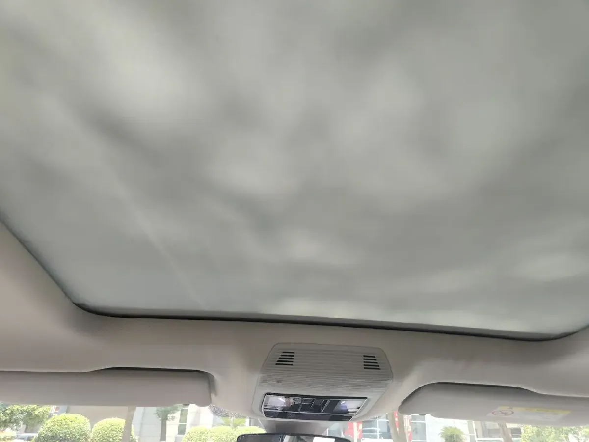 2023 Volkswagen Tavendor 2.0T 220HP L4 7DCT,autocango,china used car exporter,china ev exporter,chinese used car exporter,chinese used ev exporter