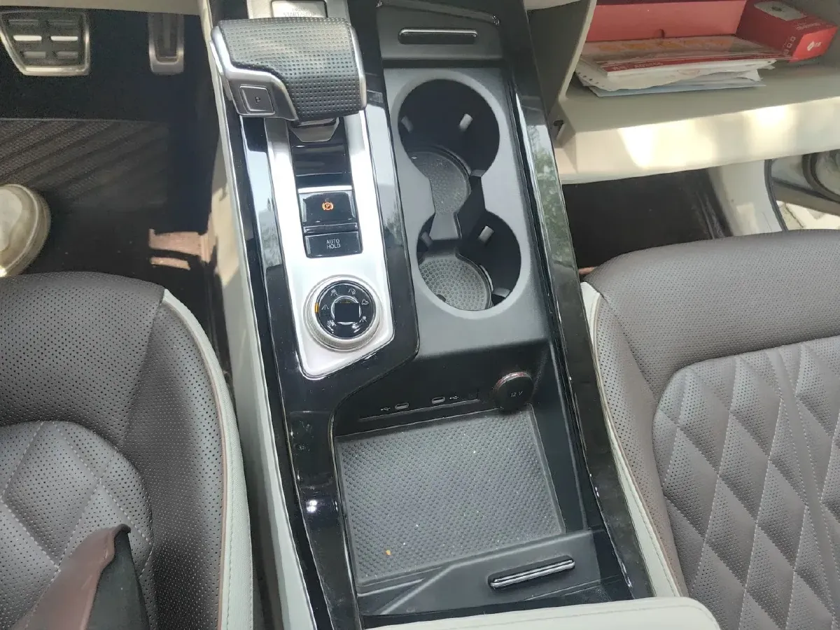 2023 Volkswagen Tavendor 2.0T 220HP L4 7DCT,autocango,china used car exporter,china ev exporter,chinese used car exporter,chinese used ev exporter