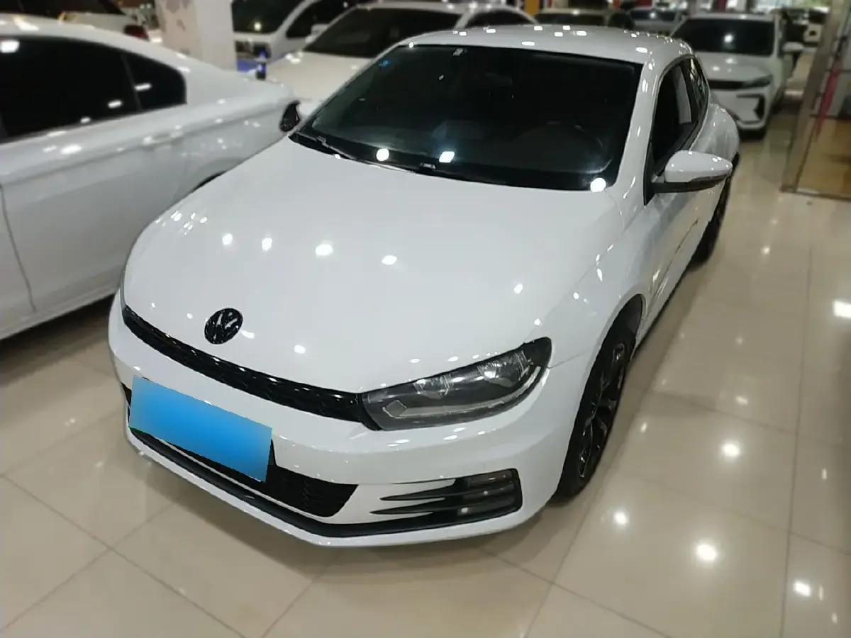 2015 Volkswagen Scirocco 1.4T 122HP L4 7DCT