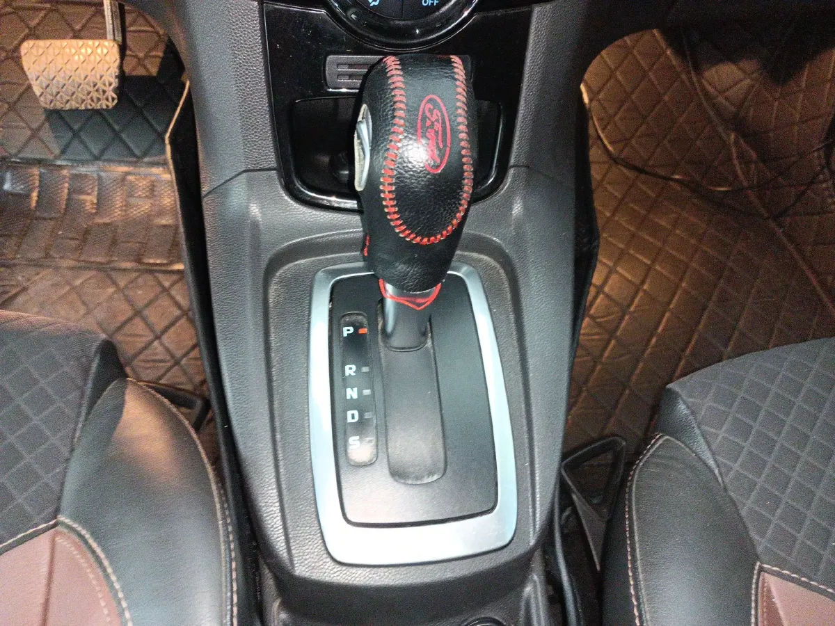 2013 Ford Fiesta 1.5L 110HP L4 6DCT,autocango,china used car exporter,china ev exporter,chinese used car exporter,chinese used ev exporter