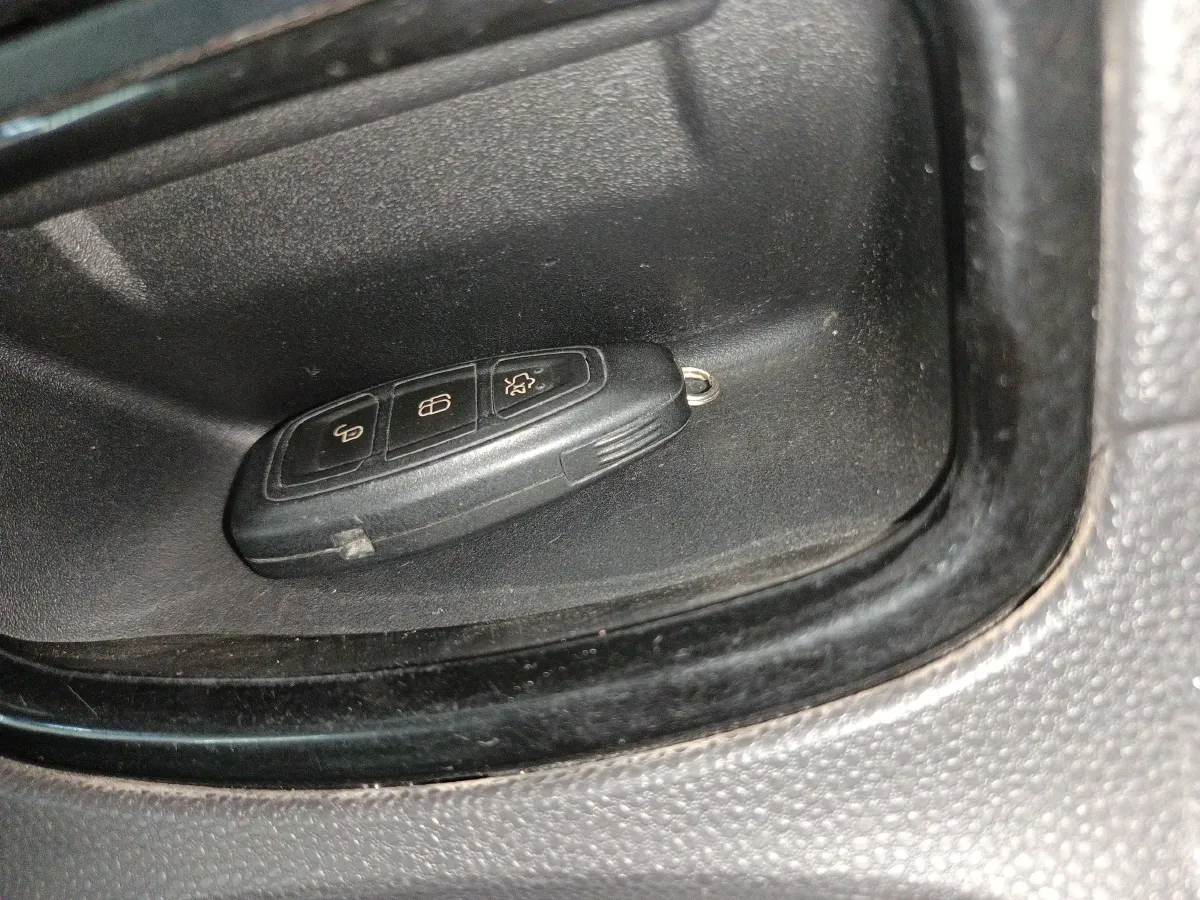 2013 Ford Fiesta 1.5L 110HP L4 6DCT,autocango,china used car exporter,china ev exporter,chinese used car exporter,chinese used ev exporter