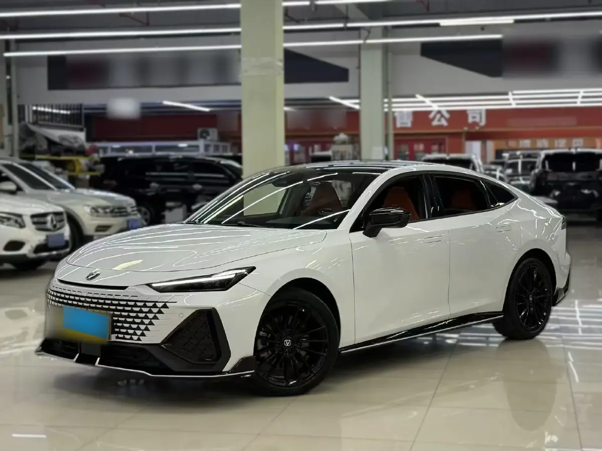 2024 ChangAn UNI-V 2.0T 233HP L4 8AT